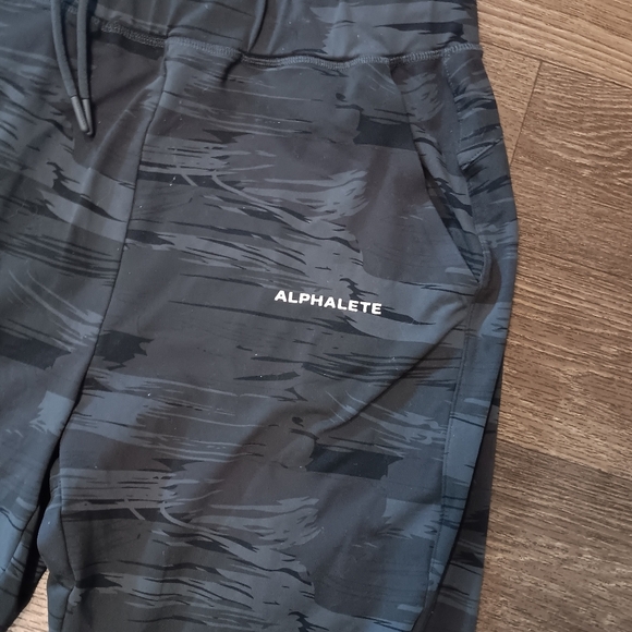 Alphalete Dark Camouflage Joggers Men Sz L - Picture 2 of 4